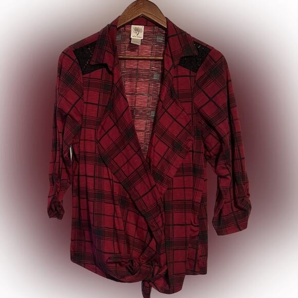 Self Esteem Open front blouse tied at bottom.  1x. Black/red plaid.  Cute top. - Picture 13 of 14